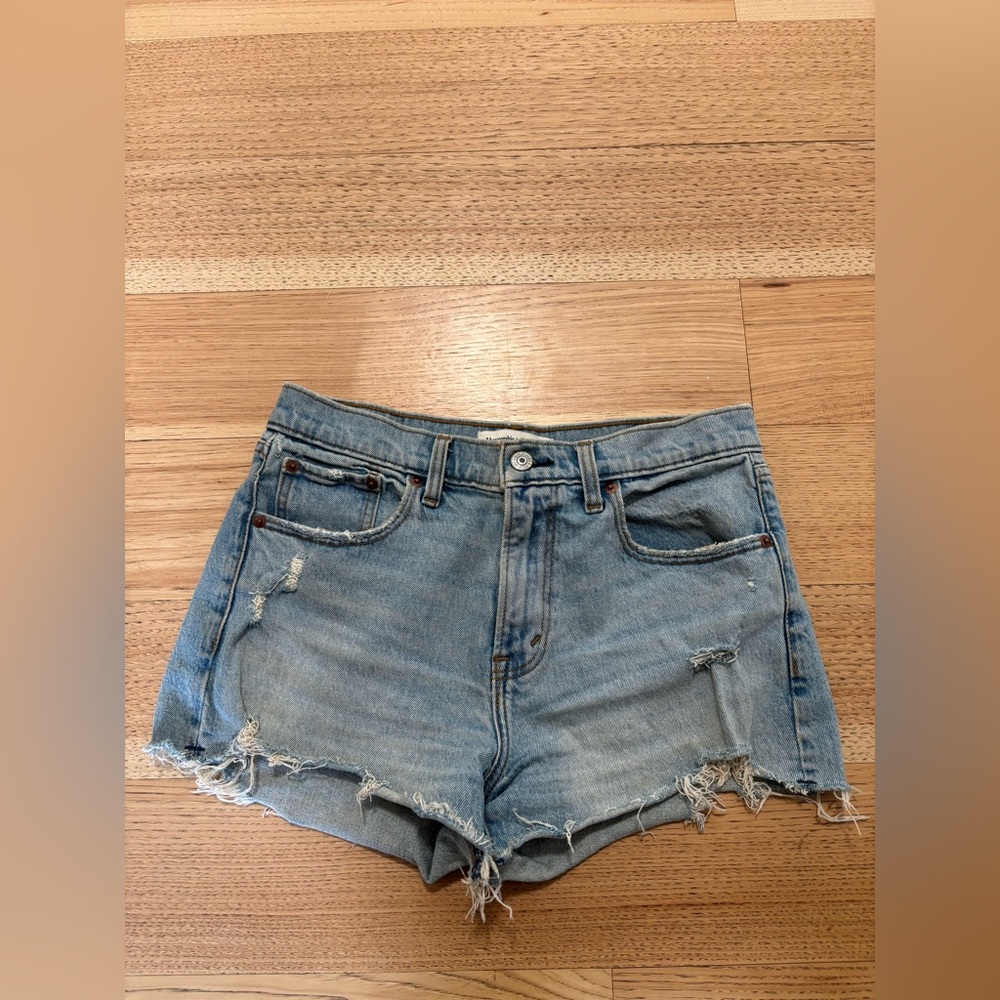 The Abercrombie & Fitch Mom Short Mid Rise